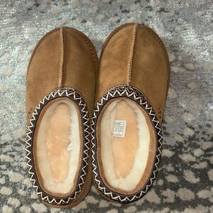 UGG SLIPPERS